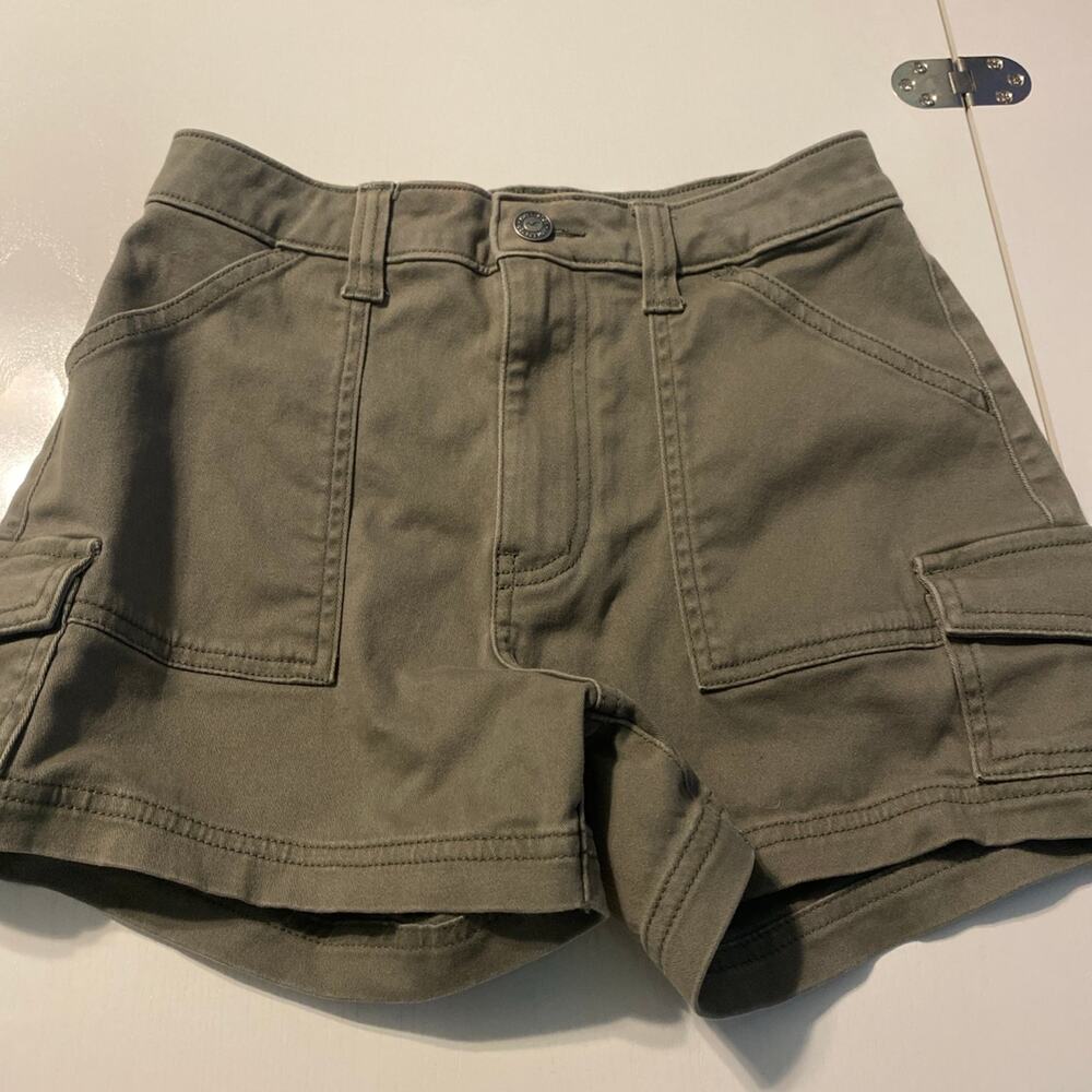 Army Green Hollister cargo shorts - Sz 1/0